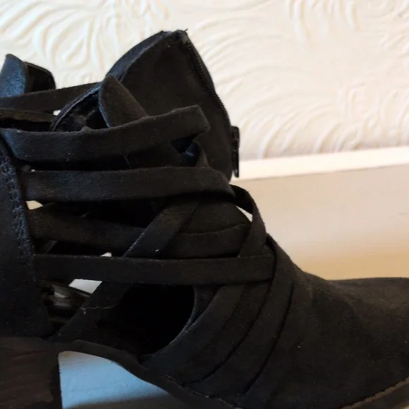 Fergie Black Ankle Booties - Picture 3 of 9